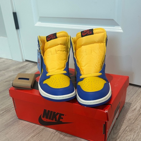 Jordans Retro 1 Reverse Laney Blue and Yellow Sneakers size Wom 8 (men size 6.5) - Picture 3 of 10